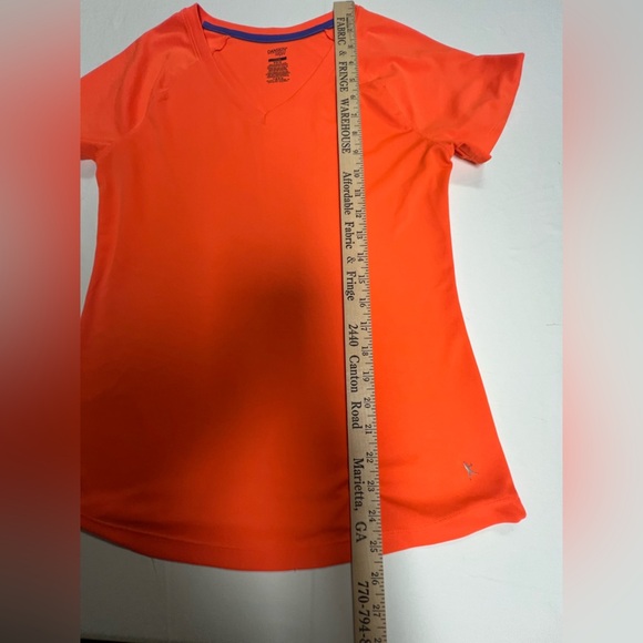DANSKIN NOW WOMEN’S BRIGHT ORANGE TECH STRETCH SHORT SLEEVE V NECK T-SHIRT
MED - Picture 8 of 8